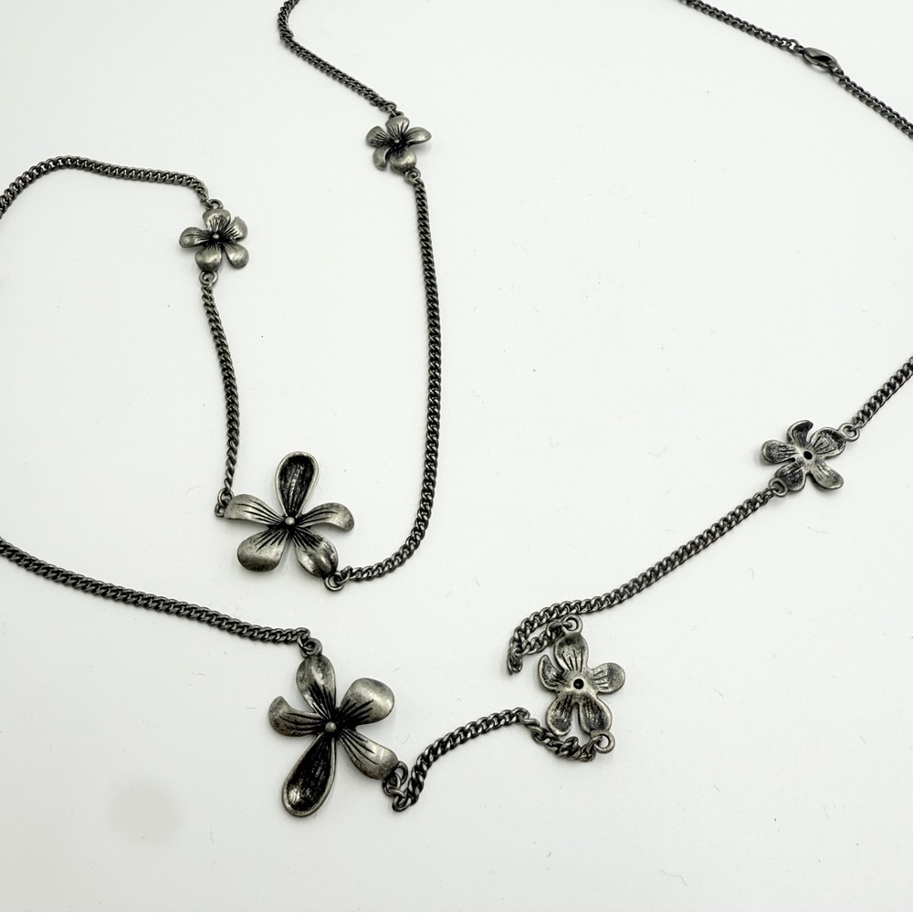 Vintage Silver-Tone Floral Layered Chain Necklace – Statement Flower Design - Picture 6 of 9